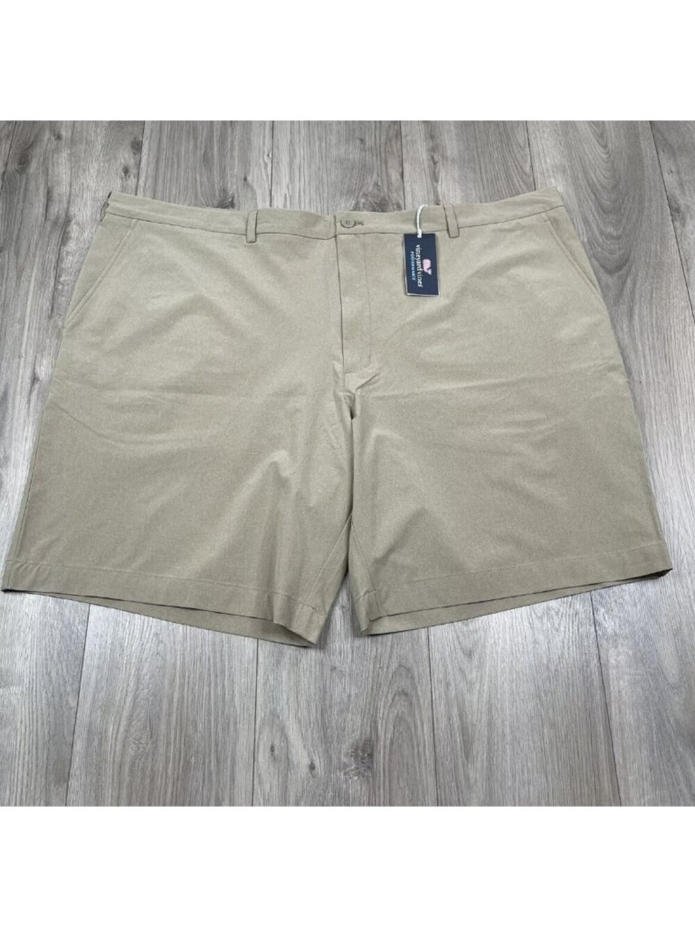 Vineyard Vines Mens 10” Breaker Performance Shorts Tan Size 52XB NWT